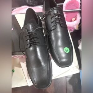 Brand new never worn Men dress shoes size 7